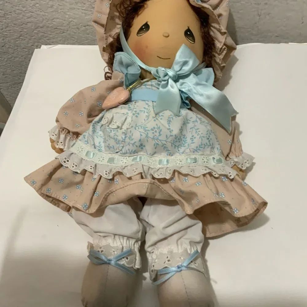 1985 Applause Precious Moments Brown Curly Hair Heidi Doll Stand Locket Forever